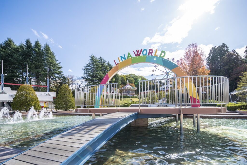 リナワールド噴水広場ステージ画像