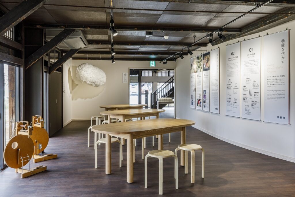 松ヶ岡開墾場シルクミライ館画像