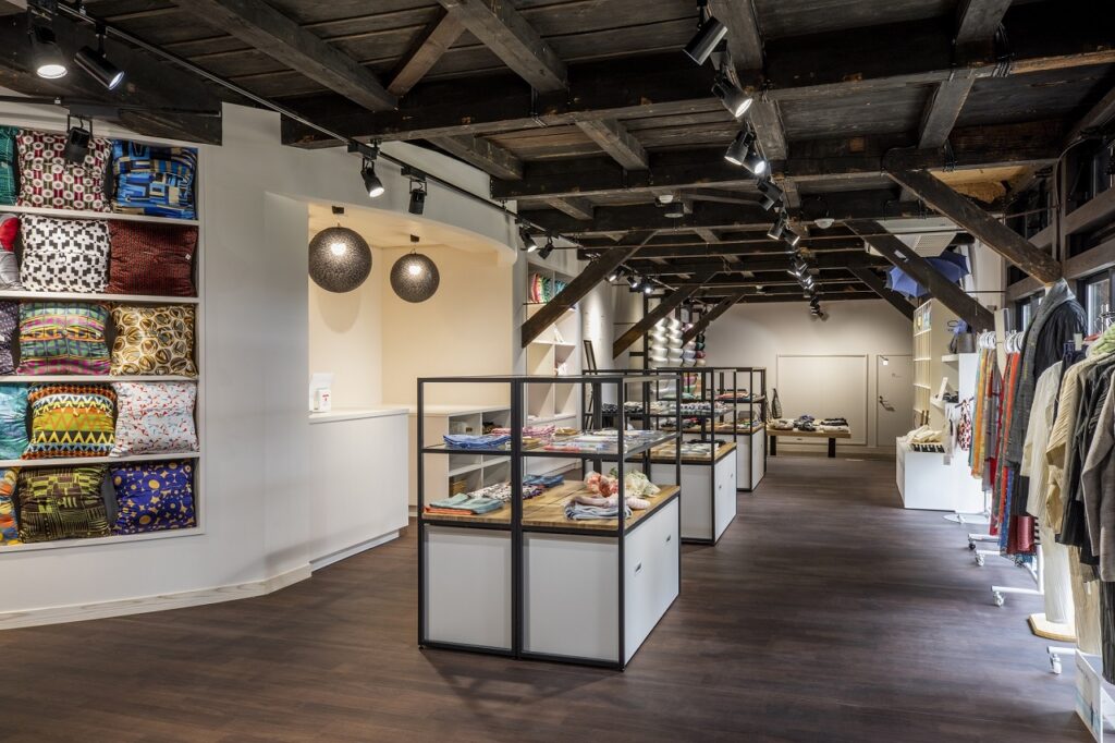 松ヶ岡開墾場シルクミライ館画像