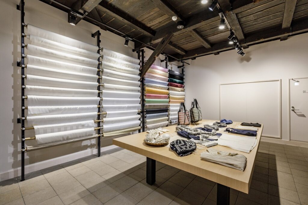 松ヶ岡開墾場シルクミライ館画像