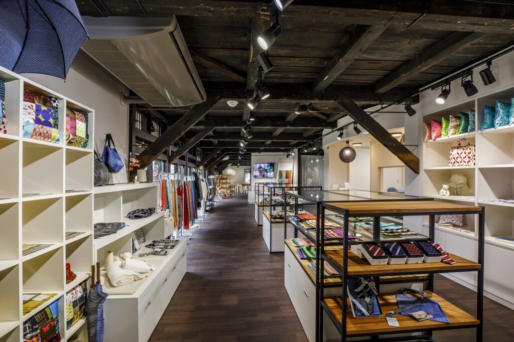 松ヶ岡開墾場シルクミライ館画像