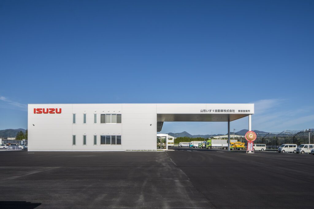 山形いすゞ自動車様屋外看板画像