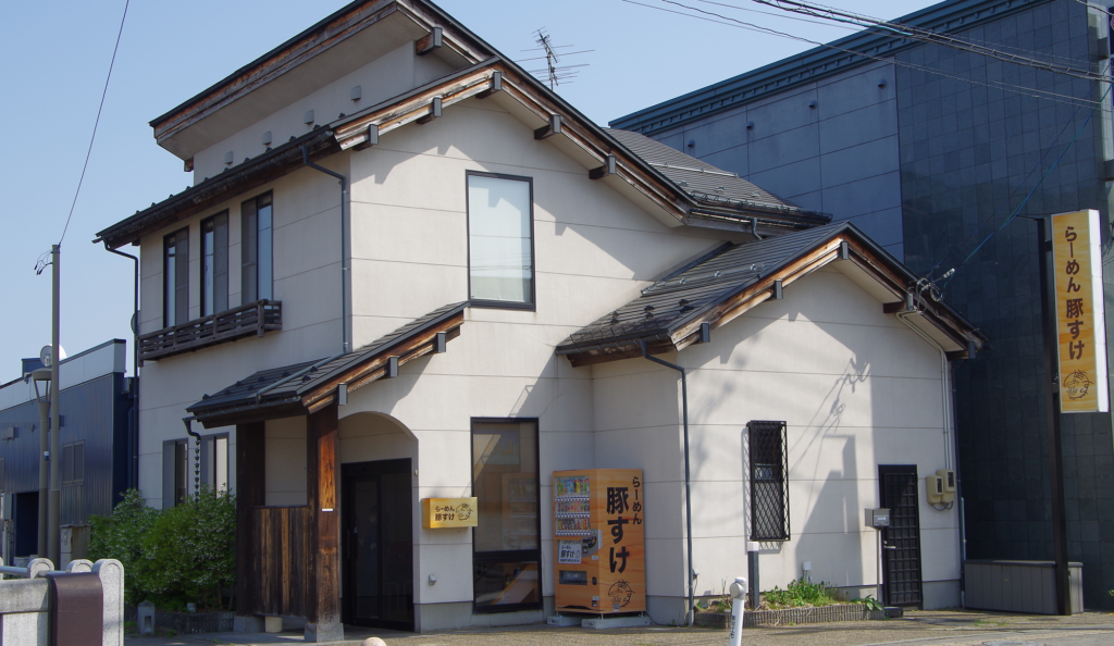 寒河江豚すけ様店舗内装画像