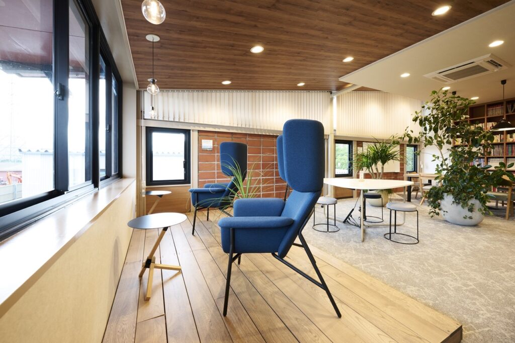 山新建装ワークラウンジ画像