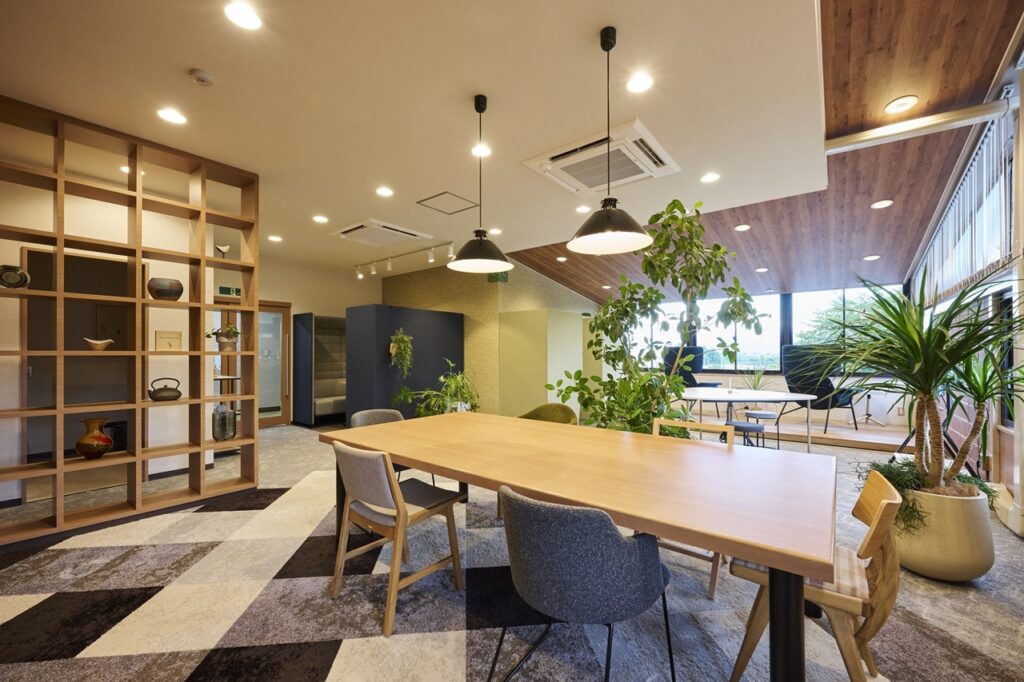 山新建装ワークラウンジ画像