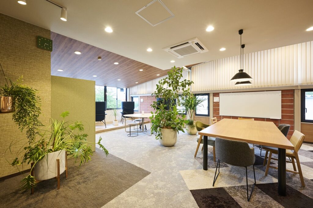 山新建装ワークラウンジ画像